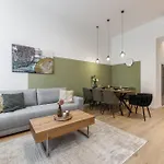 Izabella66 Apartamento *
